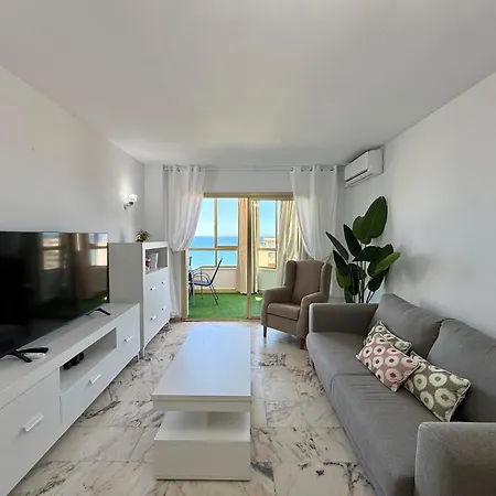 Poseidon Sea Views & Pool Apartment *