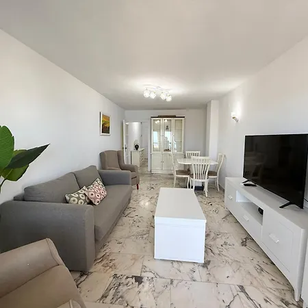 Apartment Poseidon Sea Views & Pool Fuengirola