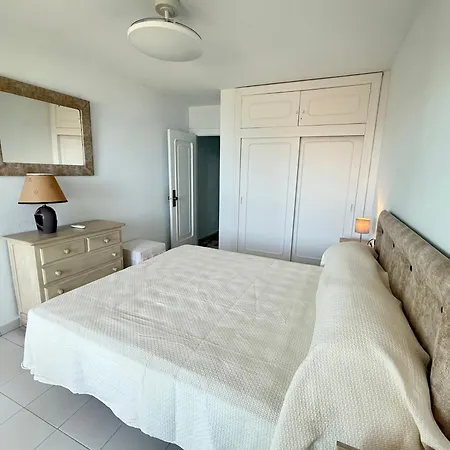 Poseidon Sea Views & Pool Apartment *